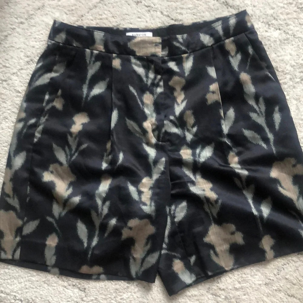 Babaton high waisted long shorts bermudas, viscose, floral abstract pattern sz 8